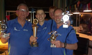 De prijswinnaars: Aloys (2e), Ruben (1e), Stefan (3e). En vooruit: Gerard (4e)